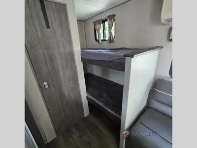 2023 Coachmen RV Catalina Summit Series 7 photo 12