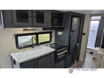 2025 Coachmen RV Apex Ultra-Lite photo 14