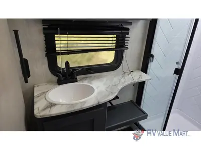 2025 Coachmen RV Apex Ultra-Lite photo 24