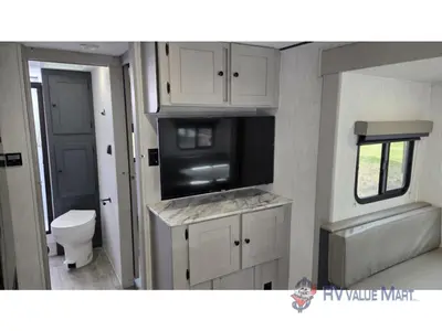 2025 Coachmen RV Apex Ultra-Lite photo 22