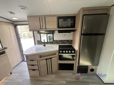 2022 Cruiser Radiance Ultra Lite photo 32
