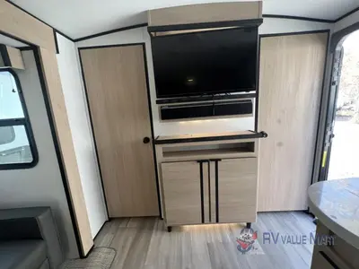 2022 Cruiser Radiance Ultra Lite photo 27