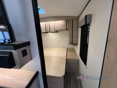 2022 Cruiser Radiance Ultra Lite photo 22