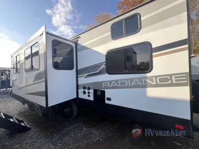 2022 Cruiser Radiance Ultra Lite photo 16