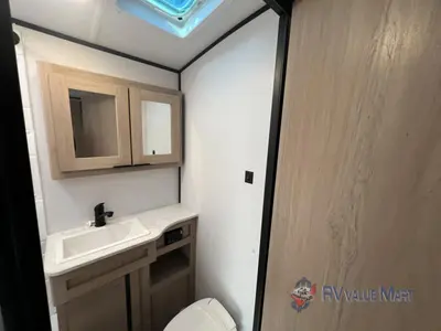 2022 Cruiser Radiance Ultra Lite photo 33