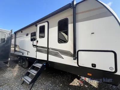 2022 Cruiser Radiance Ultra Lite photo 6