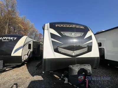 2022 Cruiser Radiance Ultra Lite photo 2