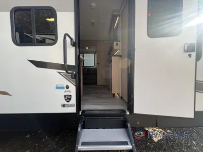 2022 Cruiser Radiance Ultra Lite photo 20