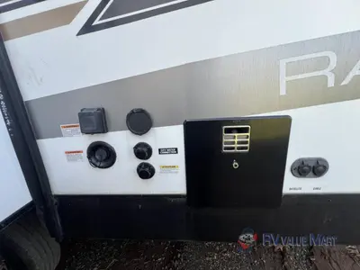 2022 Cruiser Radiance Ultra Lite photo 17