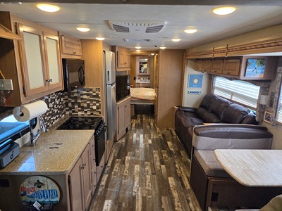 2018 THOR MOTOR COACH WINDSPORT photo 2