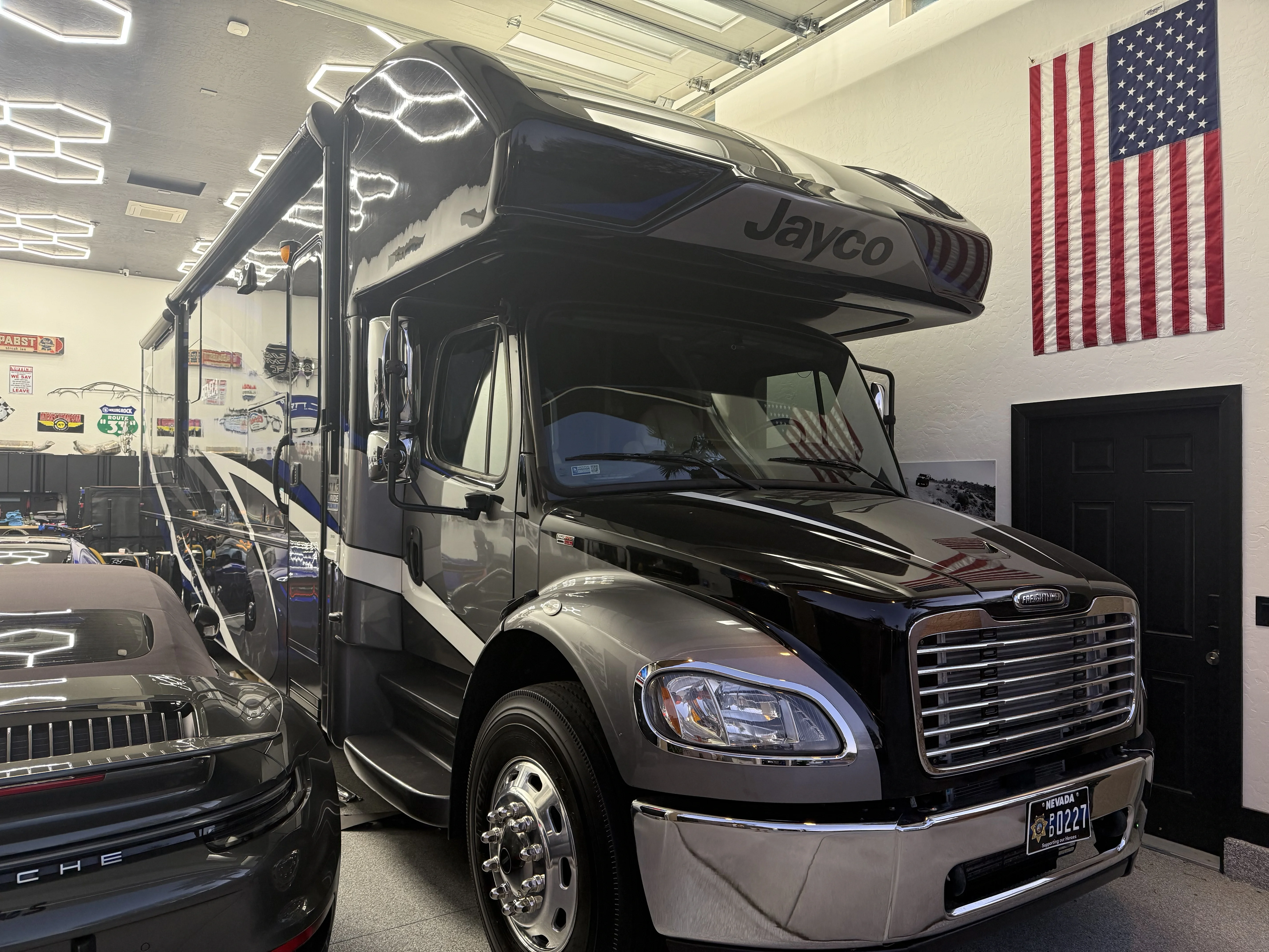 2020 JAYCO SENECA exterior