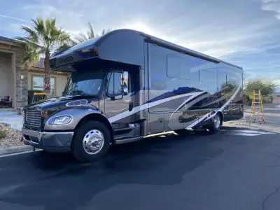 2020 JAYCO SENECA photo 2