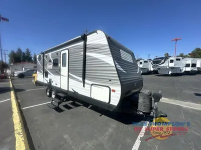Used 2017 Dutchmen RV Coleman Lantern Series 244BH