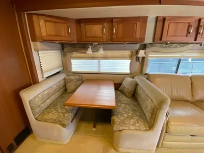 2006 Winnebago Vectra photo 28