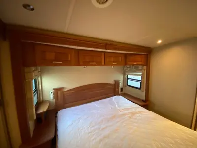 2006 Winnebago Vectra photo 39