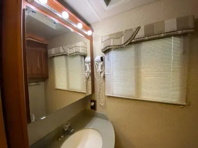 2006 Winnebago Vectra photo 32