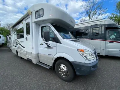 2010 Winnebago Navion photo 10