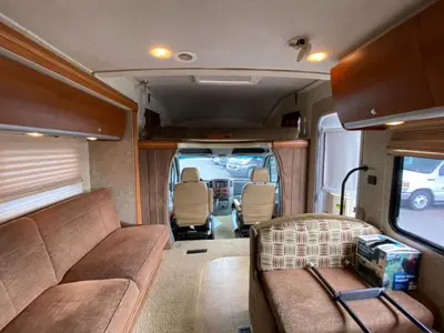 2010 Winnebago Navion photo 33