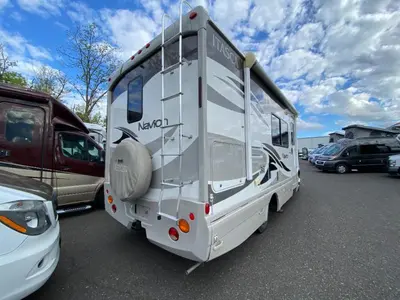 2010 Winnebago Navion photo 7