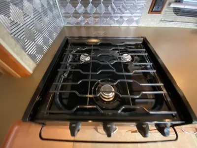 2010 Winnebago Navion photo 21