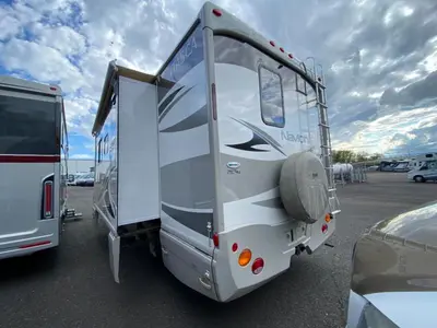 2010 Winnebago Navion photo 6