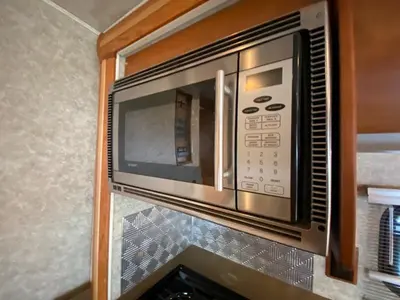 2010 Winnebago Navion photo 22