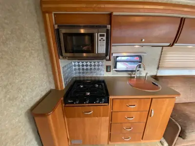 2010 Winnebago Navion photo 20