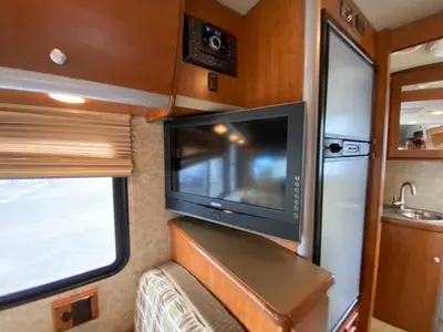 2010 Winnebago Navion photo 19