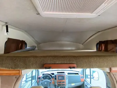 2010 Winnebago Navion photo 34