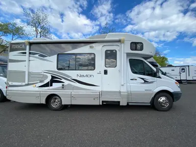 2010 Winnebago Navion photo 9