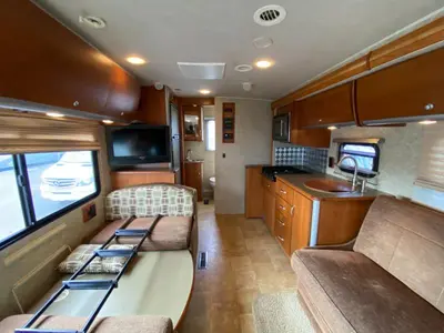 2010 Winnebago Navion photo 14