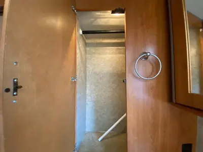 2010 Winnebago Navion photo 31