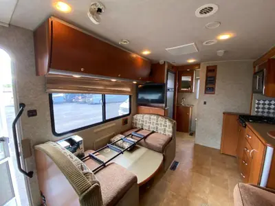 2010 Winnebago Navion photo 13