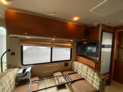 2010 Winnebago Navion photo 16
