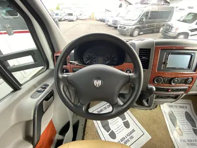 2010 Winnebago Navion photo 37