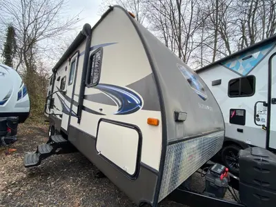 2014 CrossRoads RV Sunset Trail Super Lite photo 3