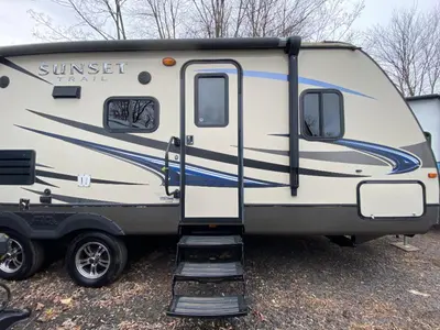 2014 CrossRoads RV Sunset Trail Super Lite photo 4