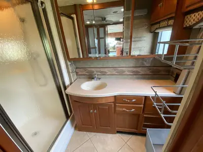 2014 Winnebago Adventurer photo 42
