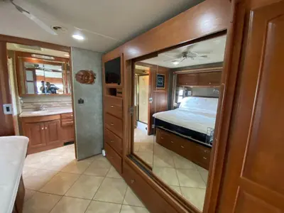 2014 Winnebago Adventurer photo 37