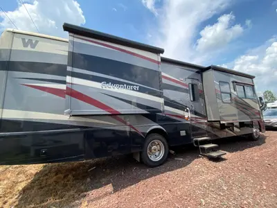 2014 Winnebago Adventurer photo 16