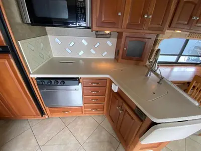 2014 Winnebago Adventurer photo 25