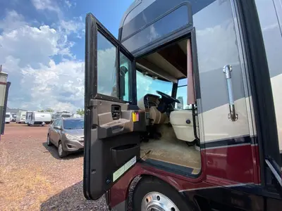 2014 Winnebago Adventurer photo 7