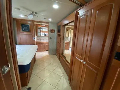 2014 Winnebago Adventurer photo 31