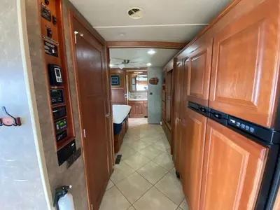 2014 Winnebago Adventurer photo 28