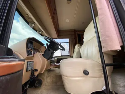 2014 Winnebago Adventurer photo 8