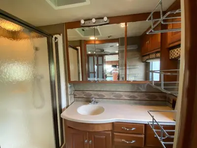 2014 Winnebago Adventurer photo 41