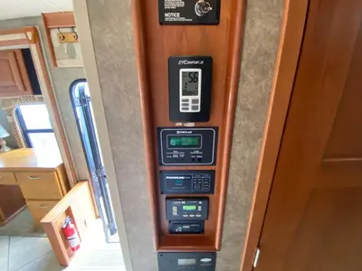 2014 Winnebago Adventurer photo 30