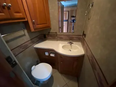 2014 Winnebago Adventurer photo 34