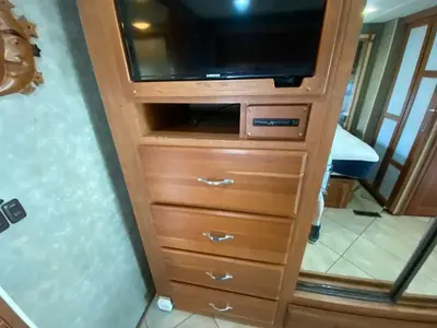 2014 Winnebago Adventurer photo 39