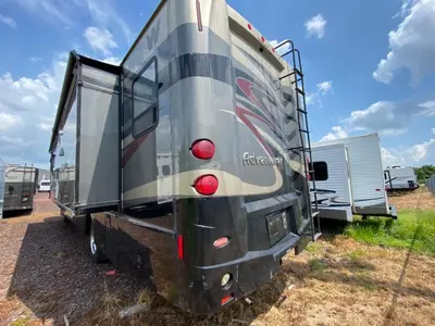 2014 Winnebago Adventurer photo 13